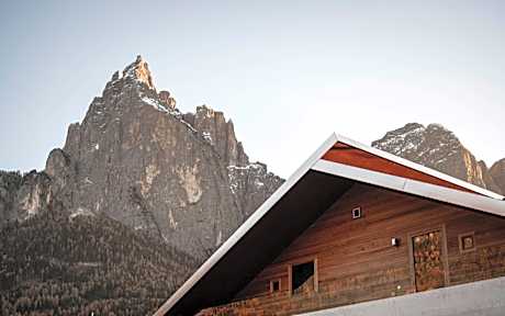 La Paula Apartments & Suites