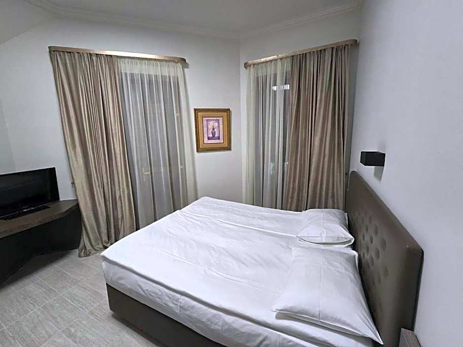 Yerevan Deluxe Hotel
