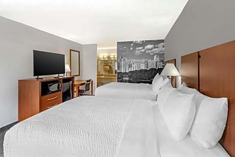 2 Queen Beds Smoking