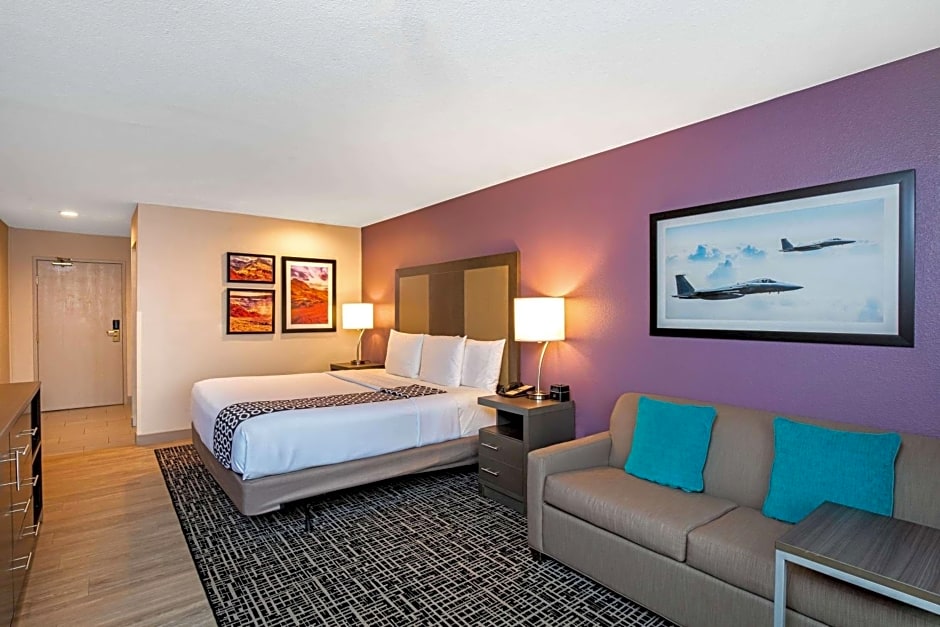 La Quinta Inn & Suites by Wyndham Las Vegas Nellis