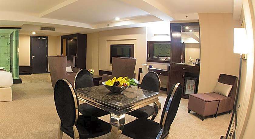 Hotel Royale Signature