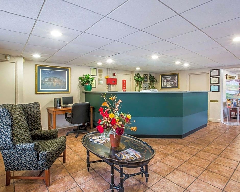 Econo Lodge Inn & Suites at Fort Benning