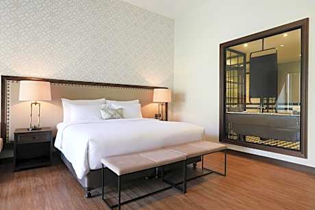 Grande Deluxe King Room