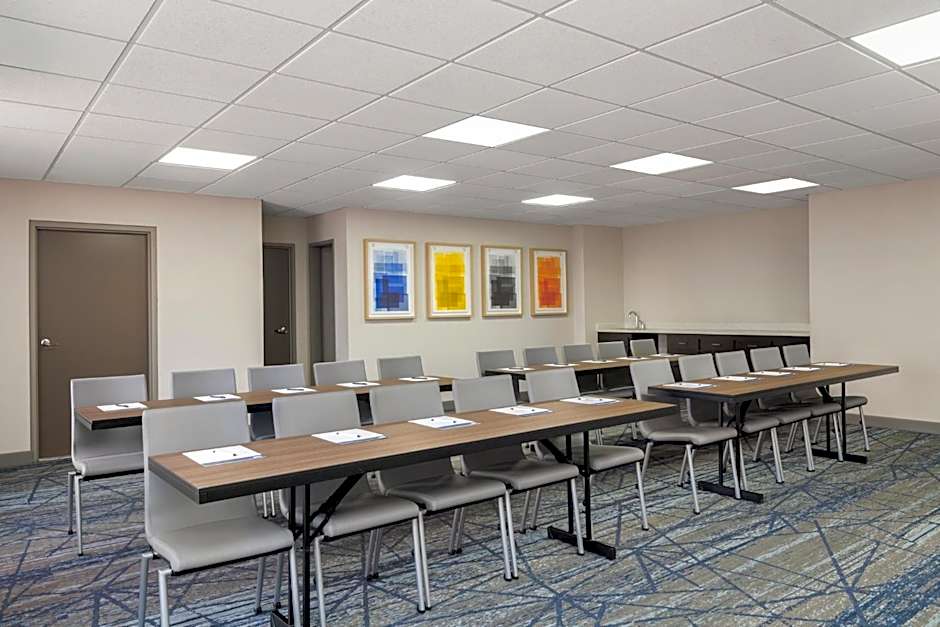 Holiday Inn Express Hotel & Suites Bentonville By IHG