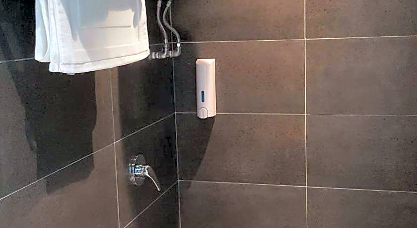 9 Square Hotel - Sri Kembangan