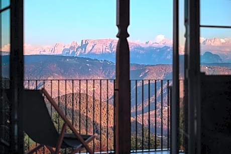 Superior King Room with Mountain View