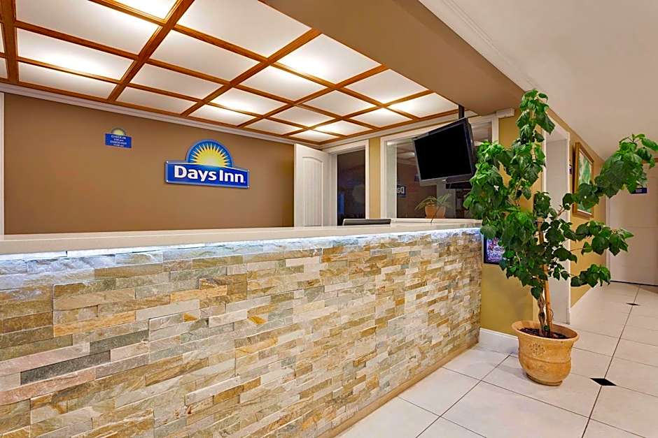 Days Inn by Wyndham Lakewood South Tacoma