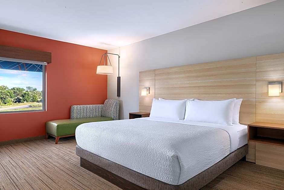 Holiday Inn Express and Suites Staunton By IHG