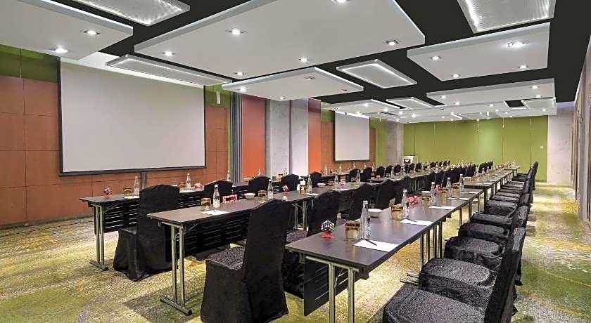 Pullman Jakarta Central Park Hotel