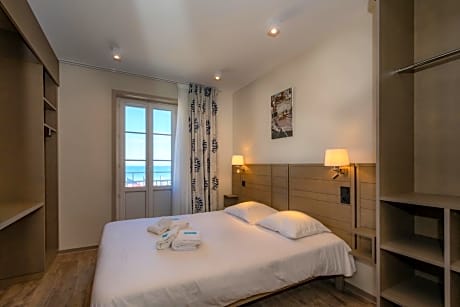 Family Room (2 Adults + 2 Children)