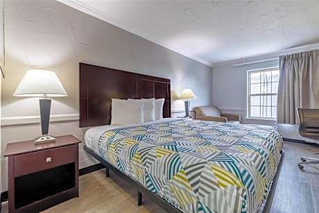 Deluxe King Room - Non-Smoking