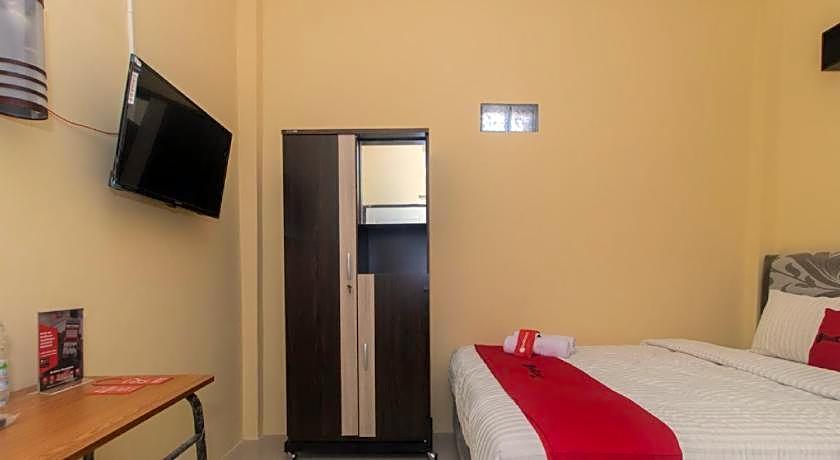 RedDoorz Syariah near Politeknik Negeri Madiun