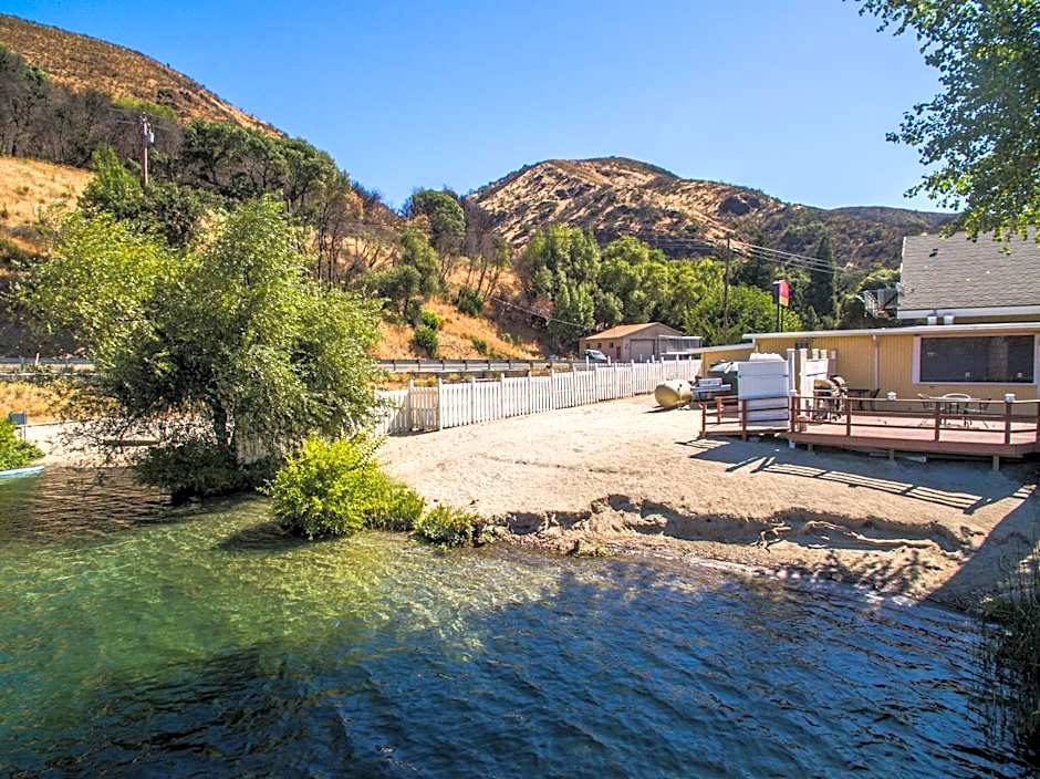 The Lodge at Blue Lakes