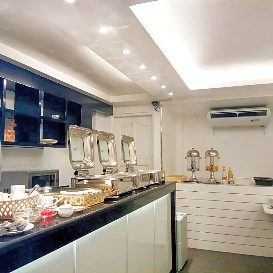 Clover City Center Hotel