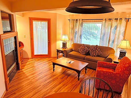 No Pet -- Captain Suite