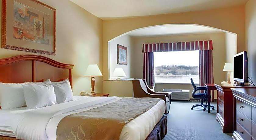 Clarion Suites Vidalia Riverfront