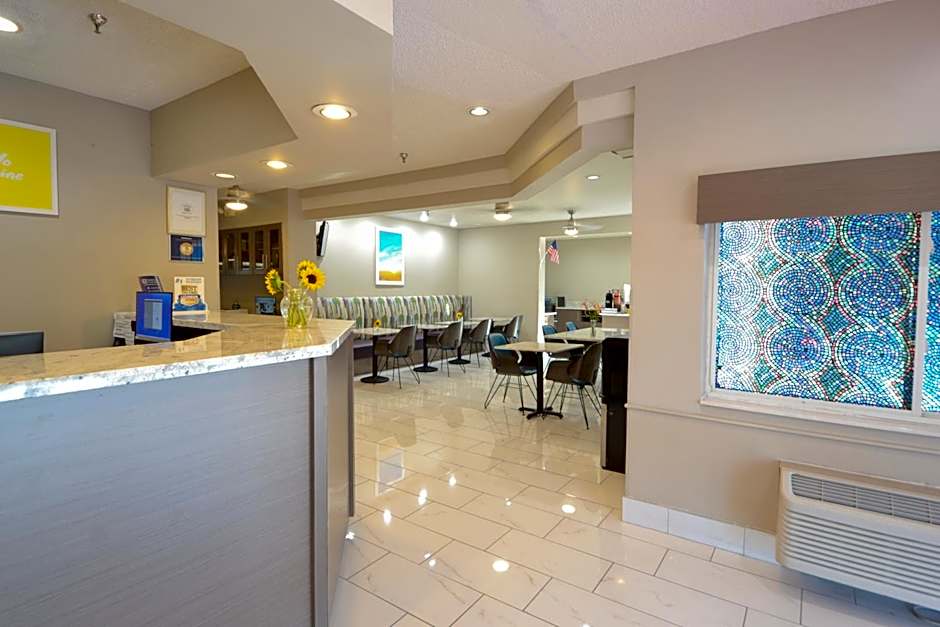 Days Inn & Suites by Wyndham Airport Albuquerque