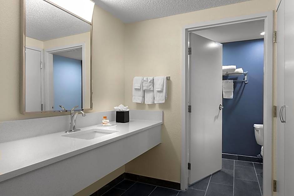 Courtyard by Marriott Winston-Salem Hanes Mall