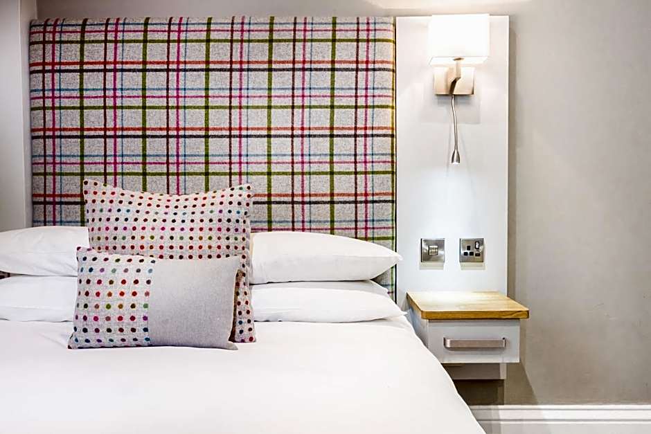 White Hart Hotel & Apartments