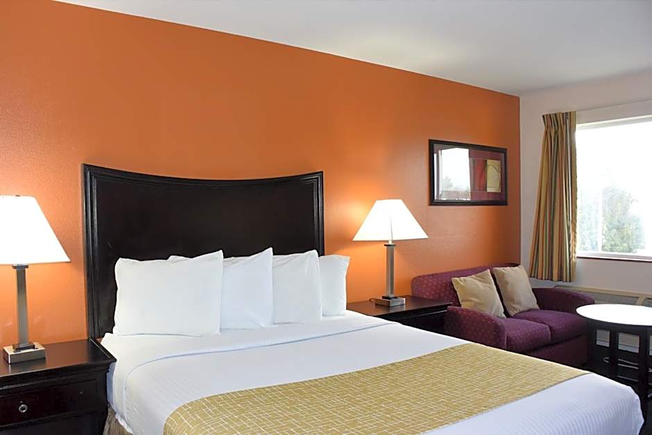 Travelodge Suites by Wyndham Newberg 