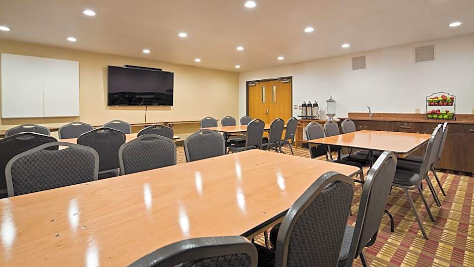 White Pine Inn & Suites