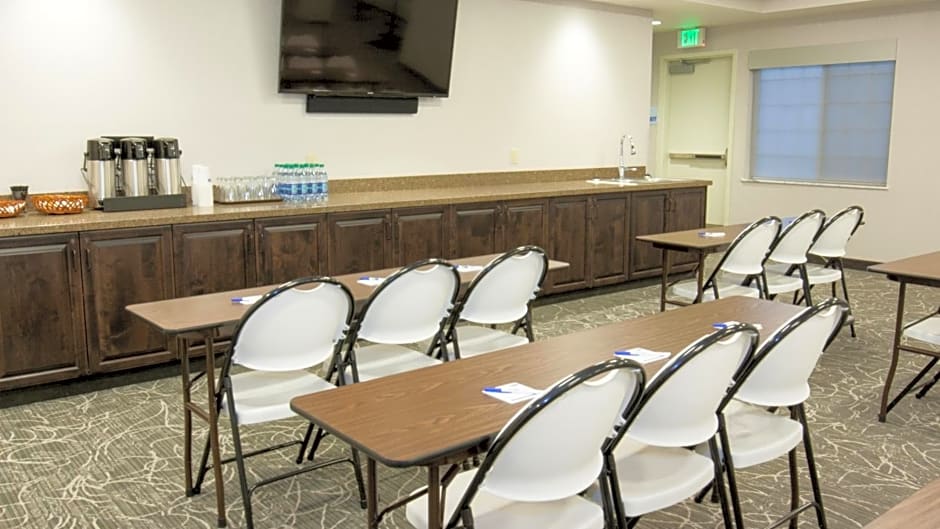Holiday Inn Express & Suites Cheney, an IHG Hotel