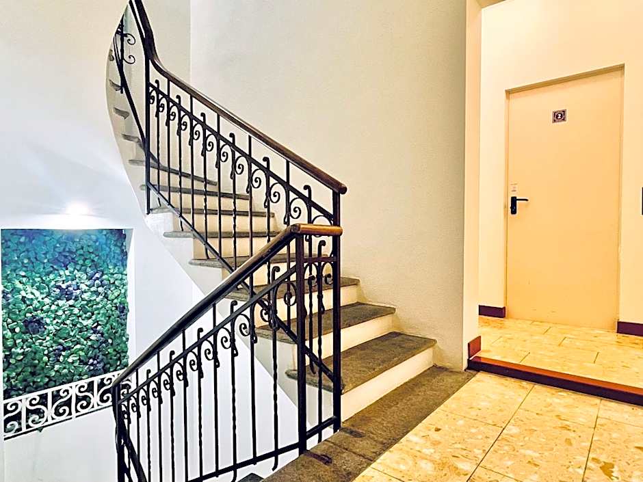 GuestHouse University by LR - self check in