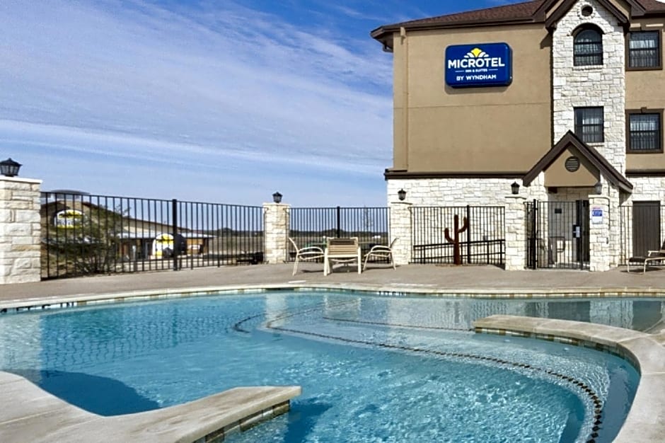 Microtel Inn & Suites by Wyndham Buda Austin South