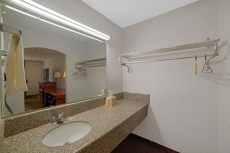 Masters Inn Selma Smithfield I-95 By OYO