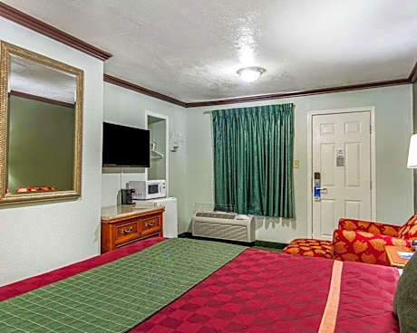 1 King Bed, Nonsmoking