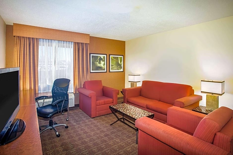 La Quinta Inn & Suites by Wyndham Columbia