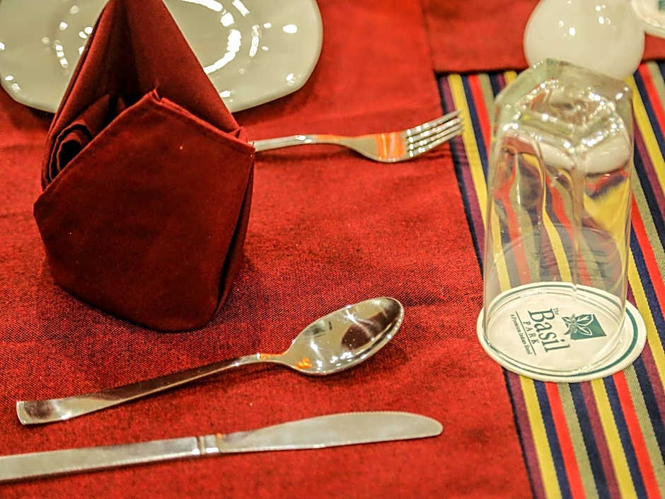 Hotel The Basil Park