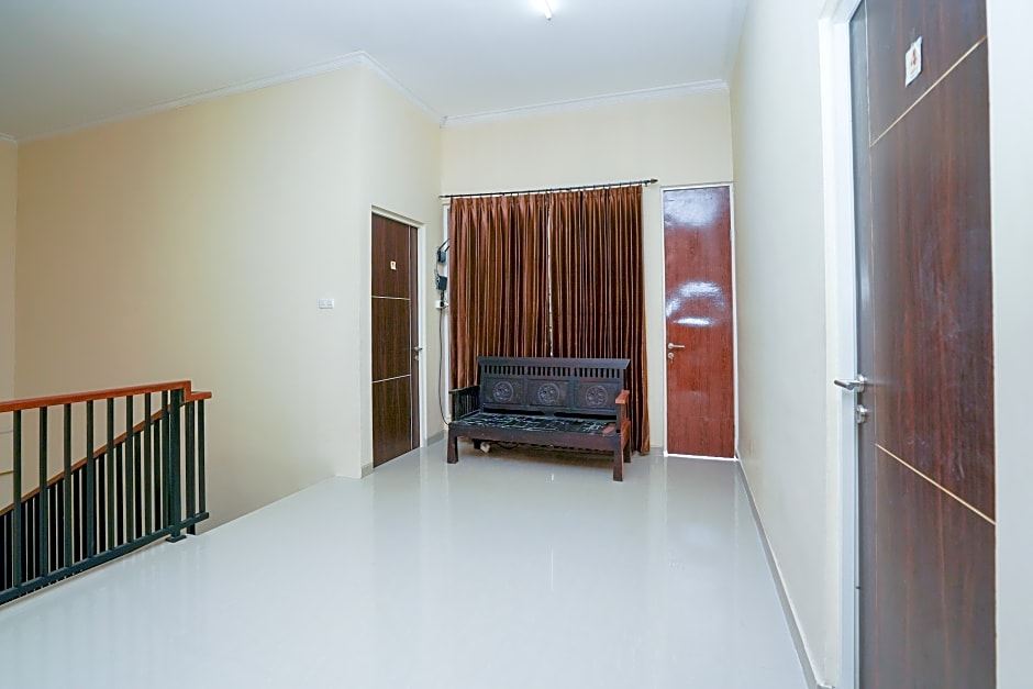 Oyo 1957 Riverside Residence