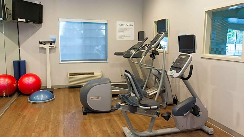 Holiday Inn Express & Suites Cheney By IHG