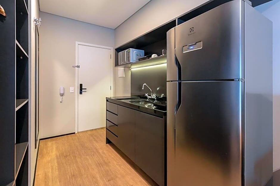 BHomy Pinheiros - Excelente localização MR 217A