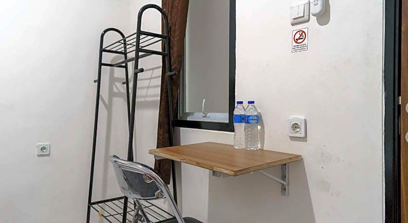 RedDoorz near Alun Alun Kota Serang
