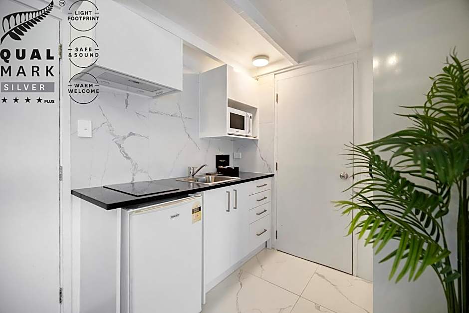 Colonial Village Motel