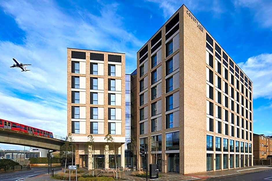 Courtyard By Marriott London City Airport