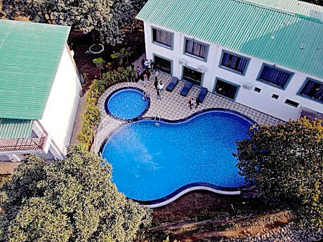 Wonderwood Corbett Resort