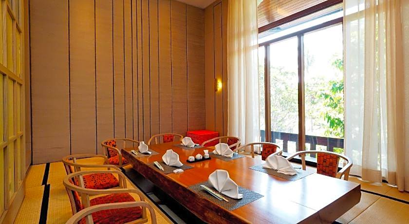 Chatrium Hotel Royal Lake Yangon