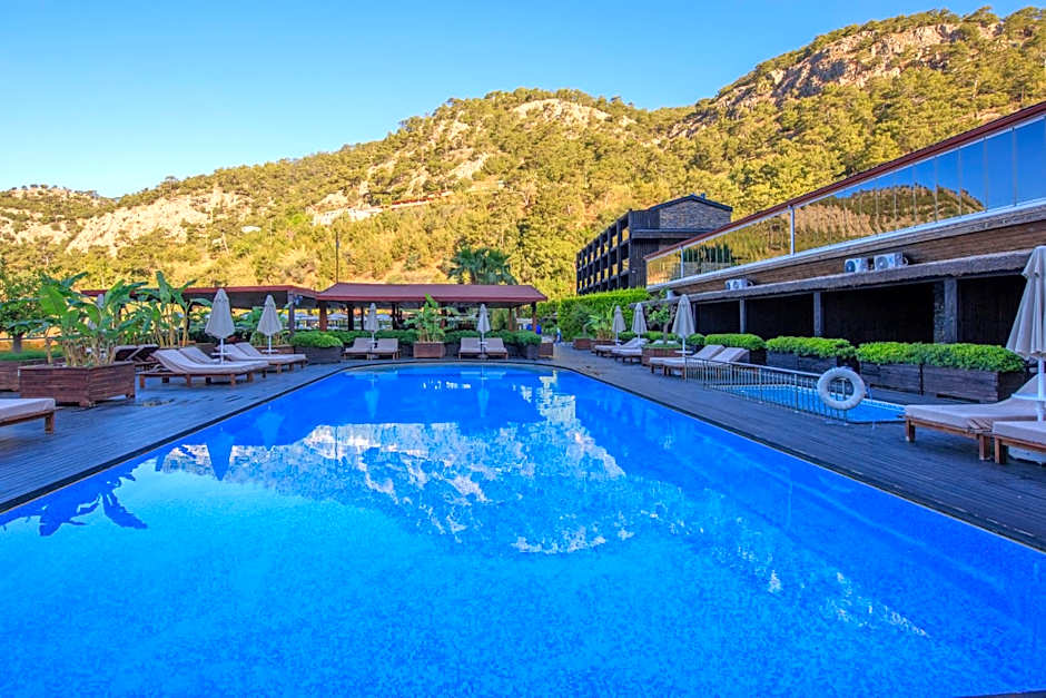 Manaspark Deluxe Hotel