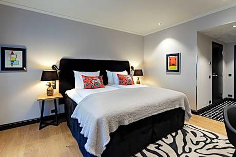Trendy, 1 King bed