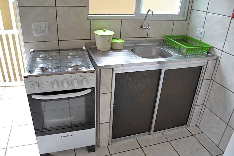 Casas em Condomínio próximo da praia com 2 dormitórios, churrasqueira e 3 vagas de garagem