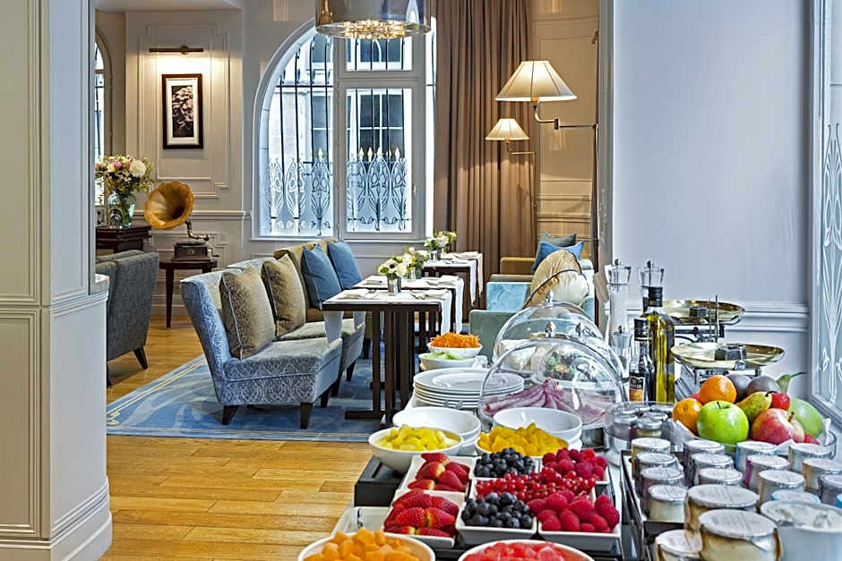 La Clef Louvre Paris by The Crest Collection