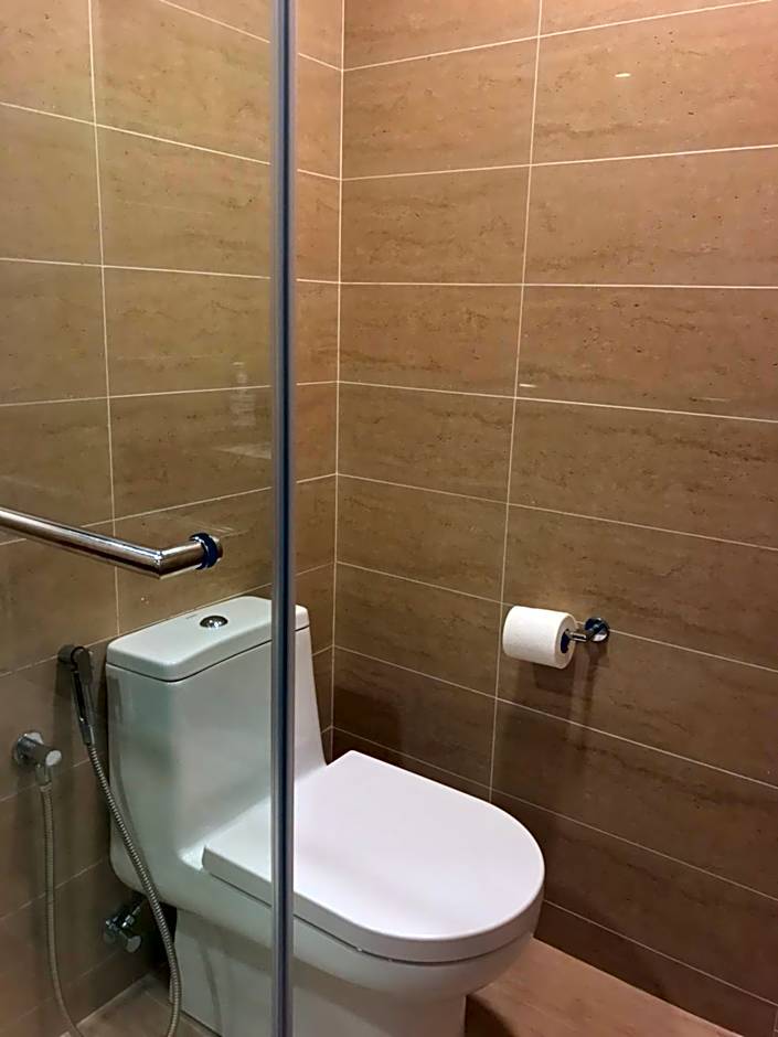 By The Sea Partial Seaview n Mountain View 383