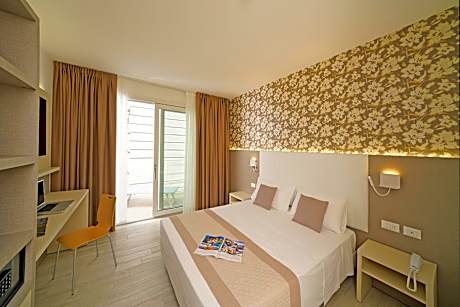 Luxury Room with Spa Bath Access