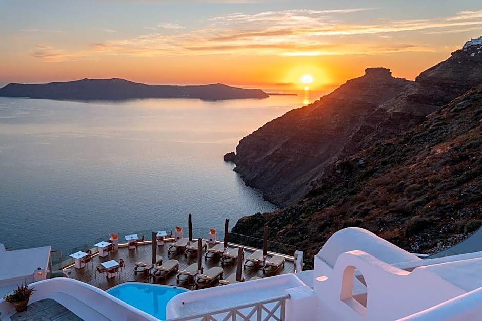 Sun Rocks Boutique Hotel - Caldera View Suites & Sunset Dining Experience