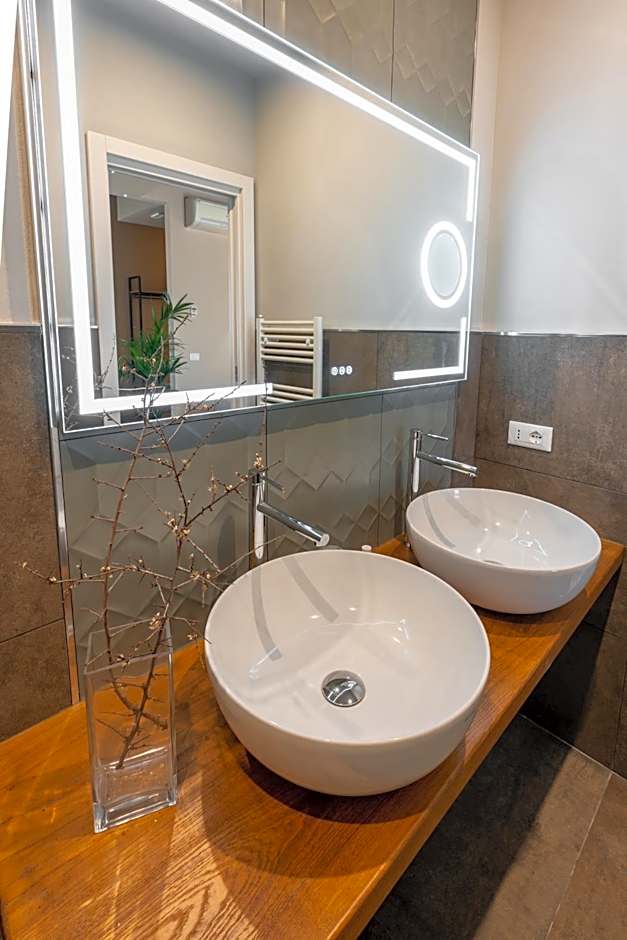 GG8 Restaurant & Hotel