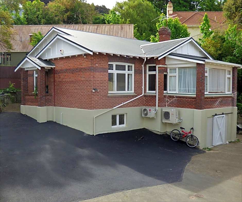 Sahara Deluxe Studios