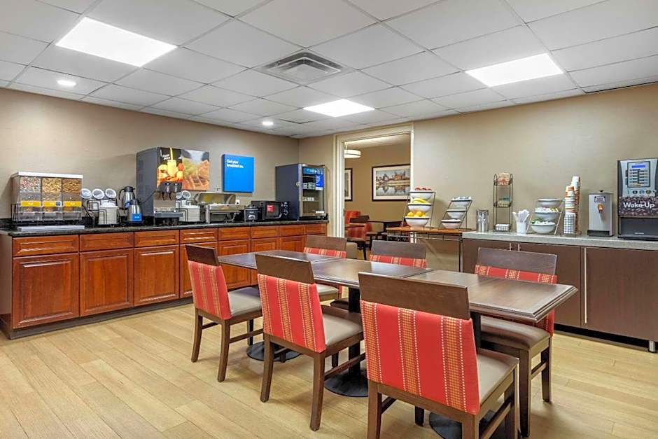 Comfort Inn & Suites Hamilton Place